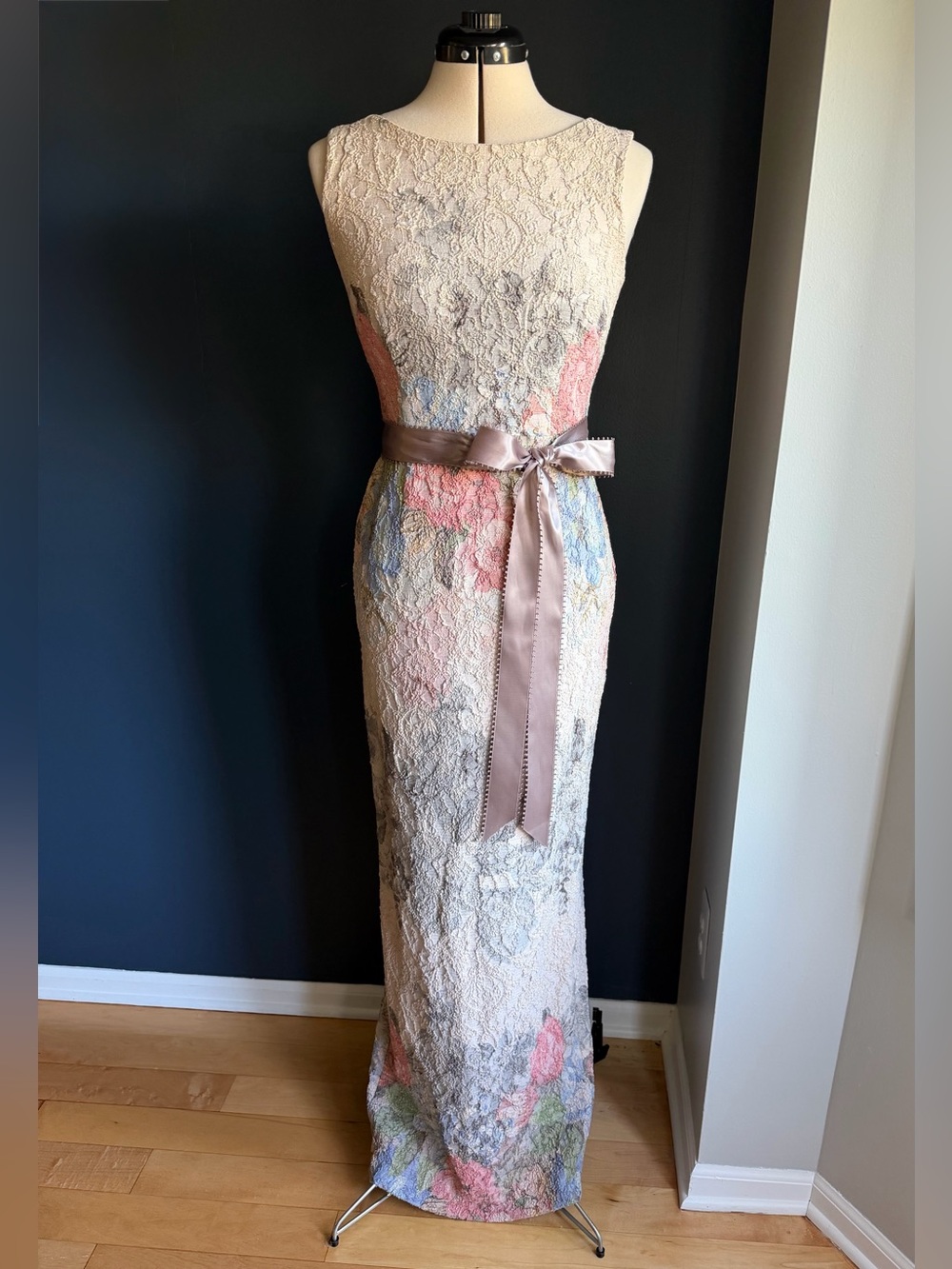 Adrianna Papell Blush Floral Matelassé Lace Sleeveless Column Gown